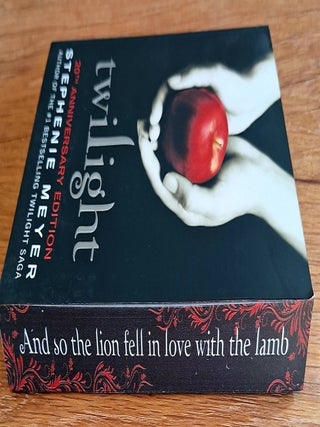 Twilight (20th Anniversary Edition) (The Twilight Saga, 1).