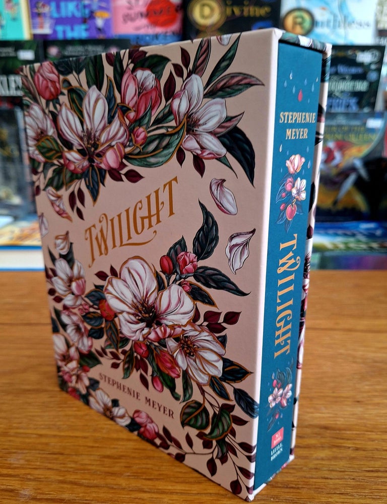 Item #301464 Twilight: Deluxe Collector&rsquo;s Edition (The Twilight Saga). Stephenie Meyer.