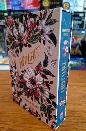 Item #301464 Twilight: Deluxe Collector’s Edition (The Twilight Saga). Stephenie Meyer